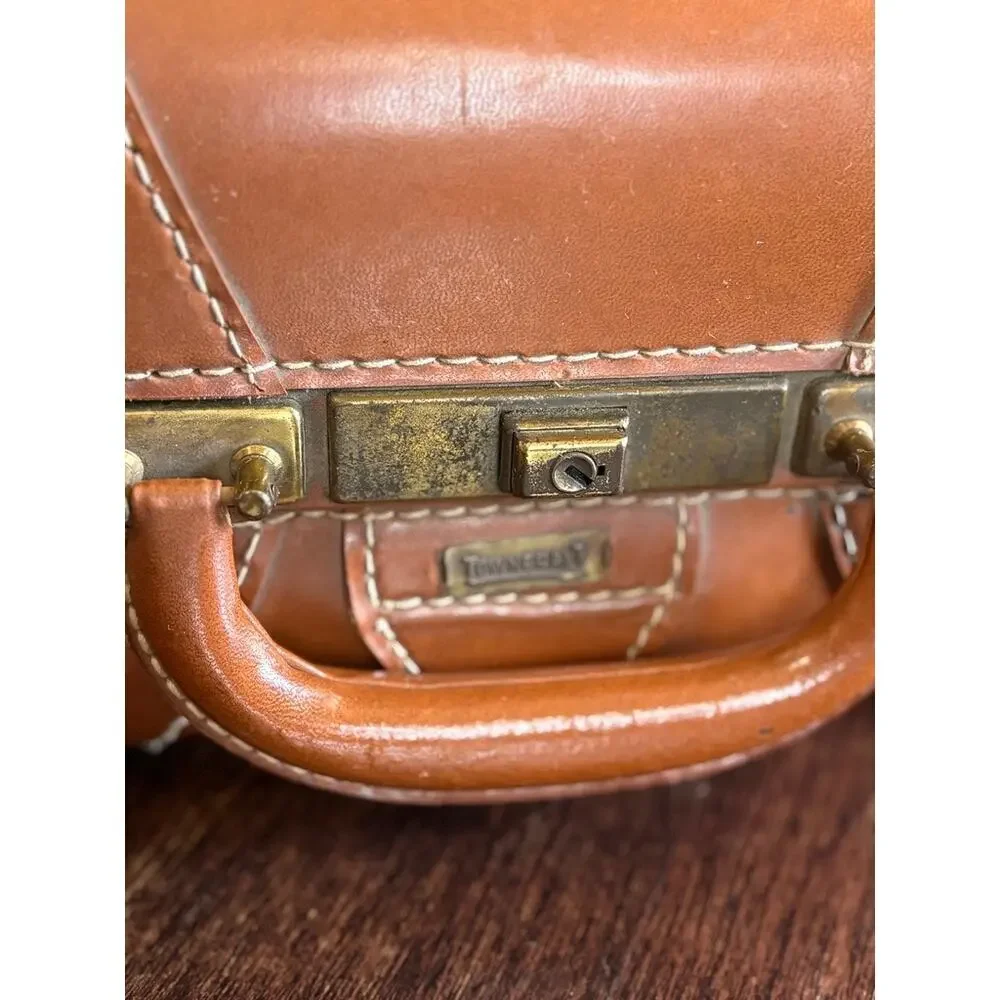 Vintage 1950s Towncraft Tan Leather Suitcase Train Case Linen Lined Brass Clasps